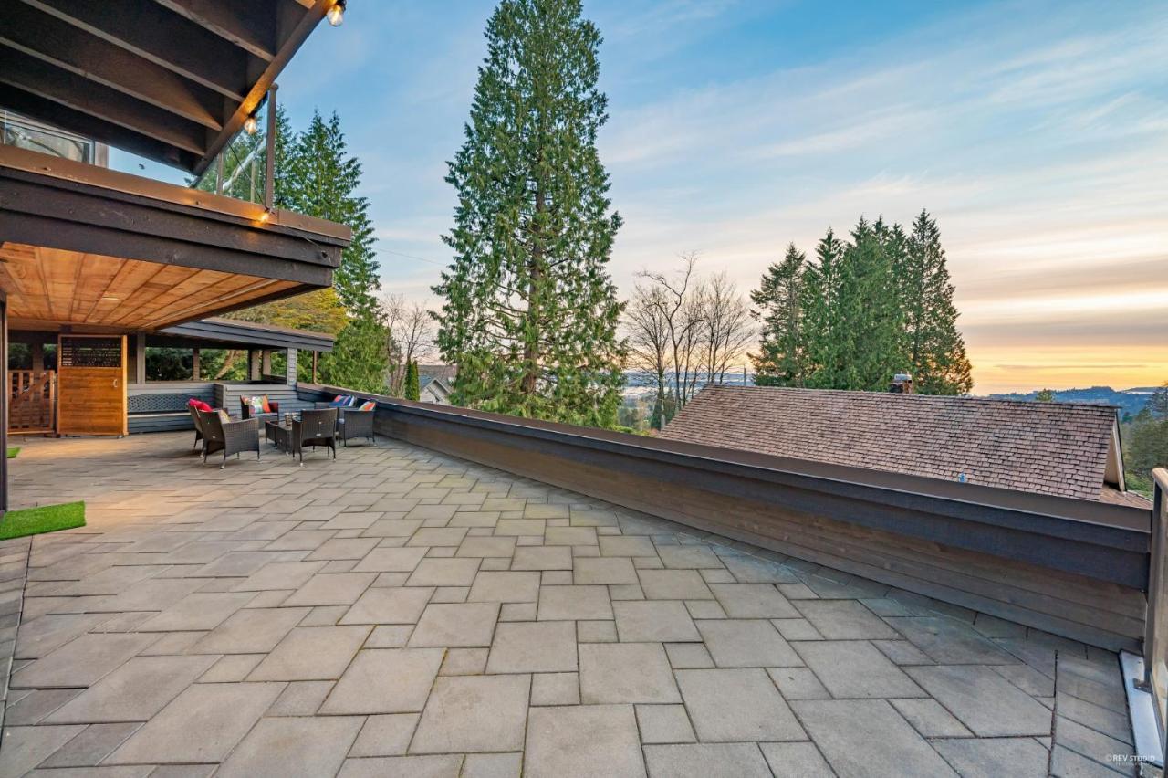 Grouse Cheerful Large Private Bedroom, Bath, Shared Deck, Pool, Hot Tub Северный Ванкувер Экстерьер фото