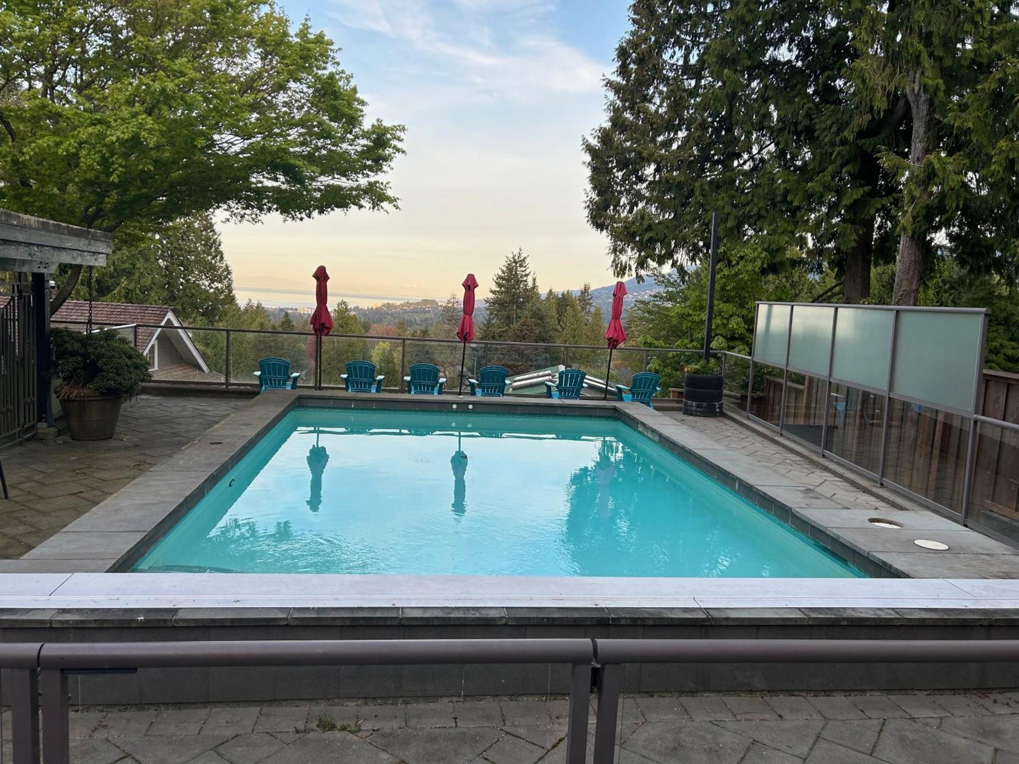 Grouse Cheerful Large Private Bedroom, Bath, Shared Deck, Pool, Hot Tub Северный Ванкувер Экстерьер фото