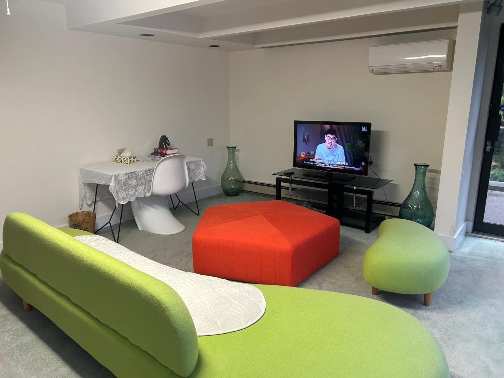 Grouse Cheerful Large Private Bedroom, Bath, Shared Deck, Pool, Hot Tub Северный Ванкувер Экстерьер фото