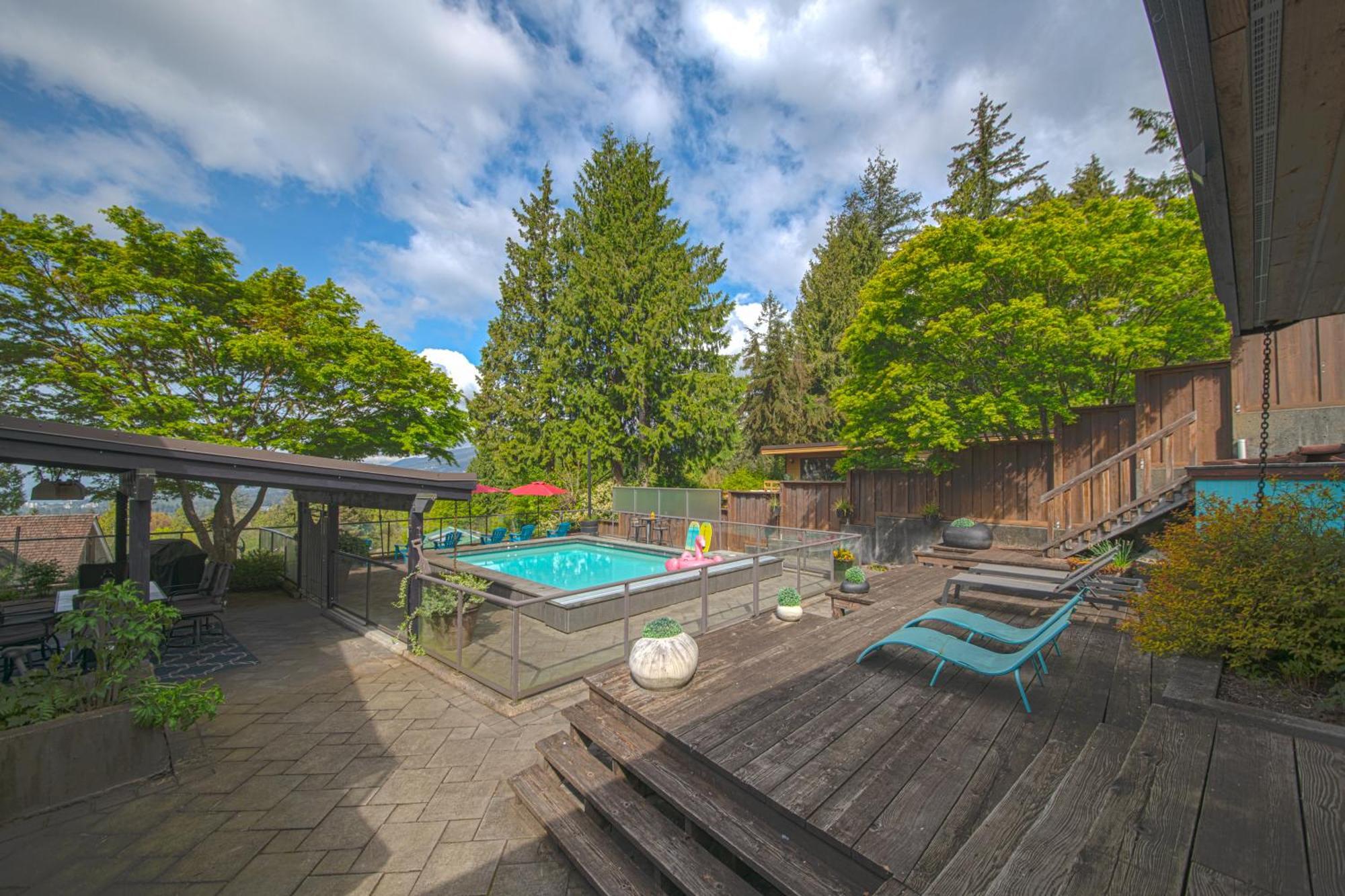 Grouse Cheerful Large Private Bedroom, Bath, Shared Deck, Pool, Hot Tub Северный Ванкувер Экстерьер фото