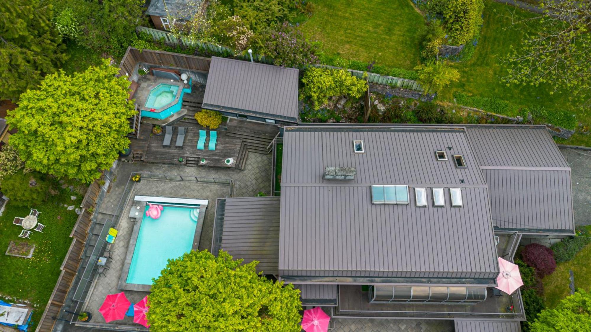 Grouse Cheerful Large Private Bedroom, Bath, Shared Deck, Pool, Hot Tub Северный Ванкувер Экстерьер фото