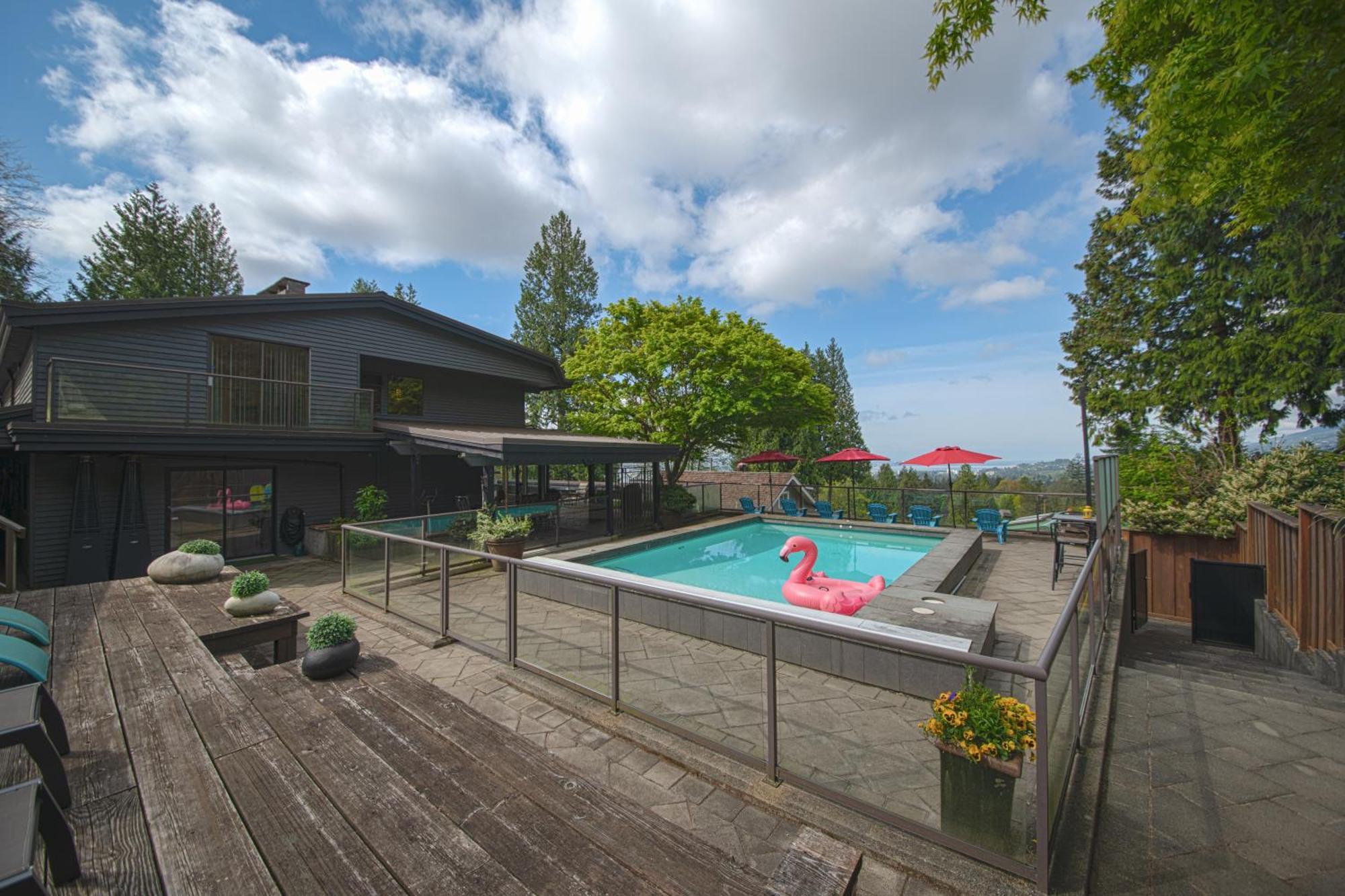 Grouse Cheerful Large Private Bedroom, Bath, Shared Deck, Pool, Hot Tub Северный Ванкувер Экстерьер фото